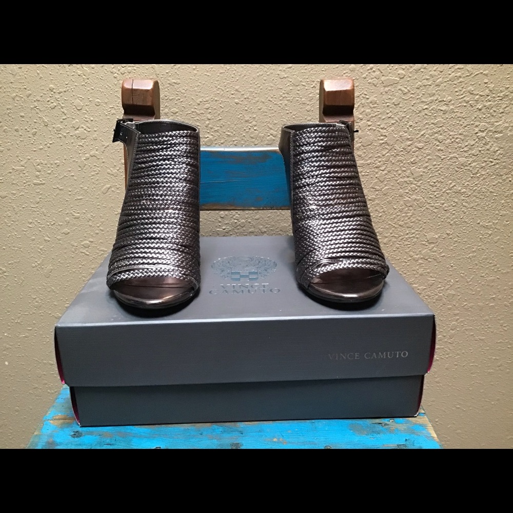 Vince Camuto Entik